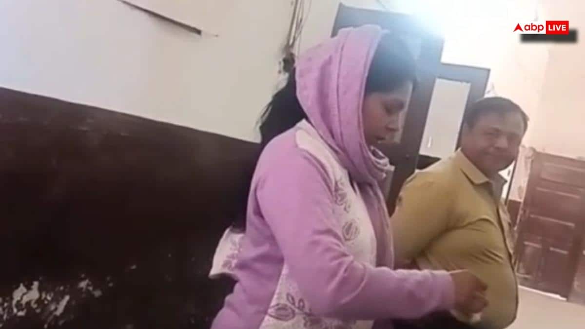 Basti News: रिश्वत लेते कैमरे में कैद हुआ स्वास्थ्य विभाग का बाबू, एरियर के बदले मांगे 45 हजार