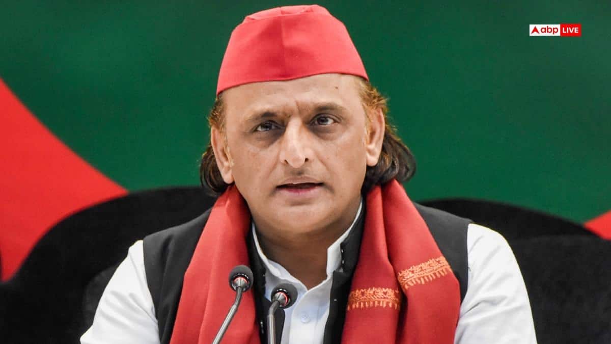 नकली नोटों पर सपा-BJP में छिड़ी रार! अखिलेश यादव ने काली टोपी का जिक्र कर पूछा 5 बड़ा या 7?