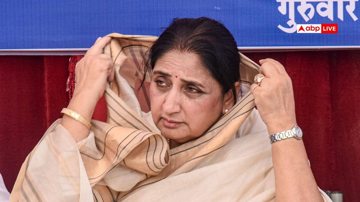 बारामती उपचुनाव से पहले हलचल, सुनेत्रा पवार दिल्ली रवाना, कांग्रेस के बड़े नेता से मुलाकात संभव